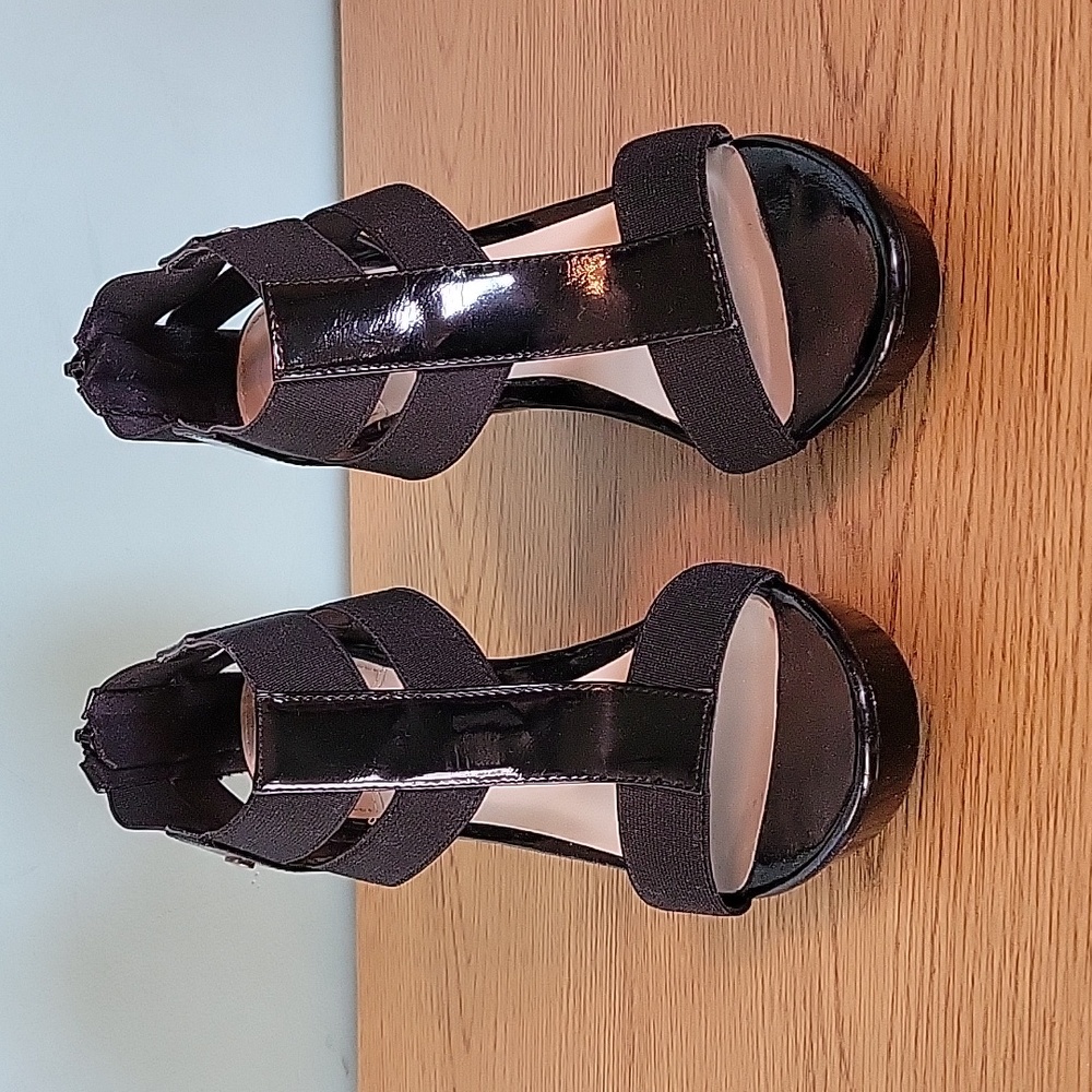 Dana Buchman Sandle